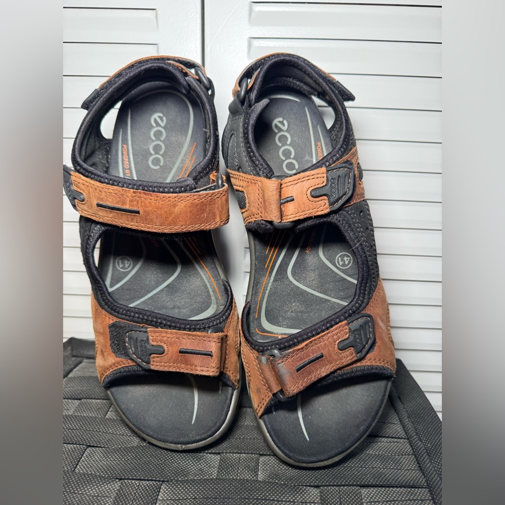 Men’s Ecco Dual-Tone Leather Sandals size 7